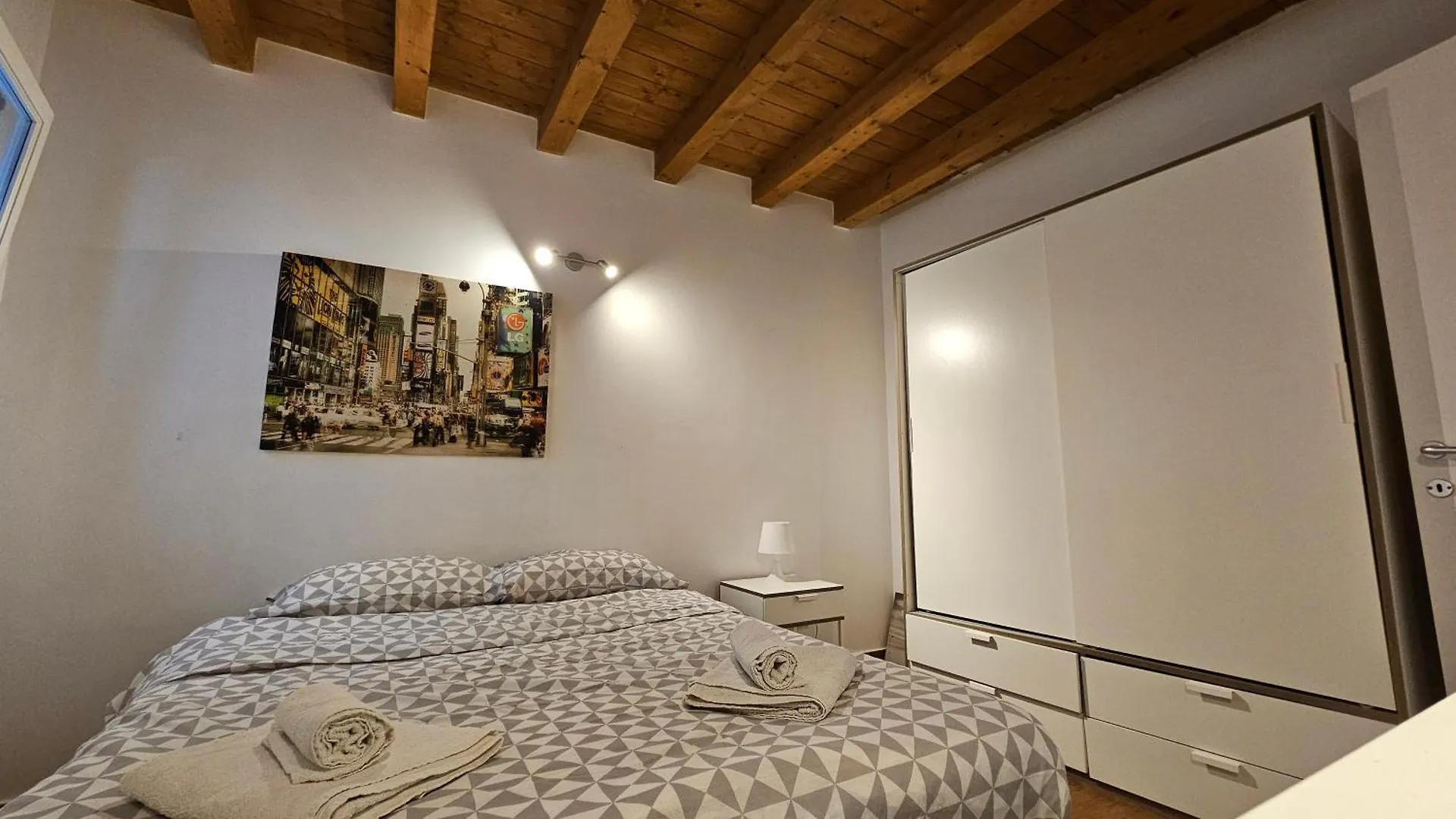Lumilo House Apartman Palermo